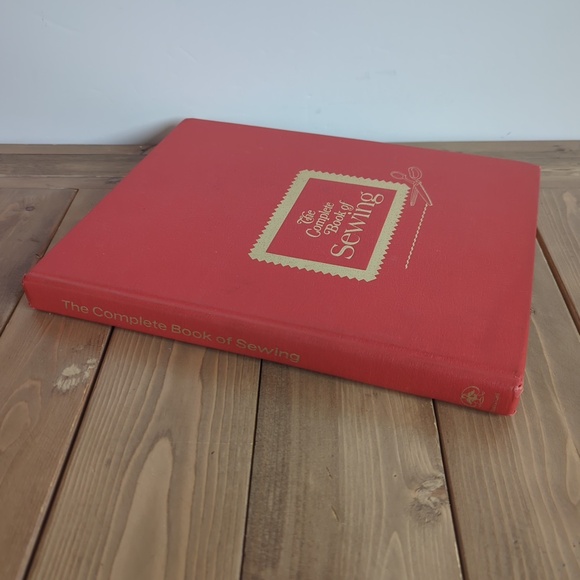 1972 The Complete Book of Sewing Vintage Book - Picture 6 of 6
